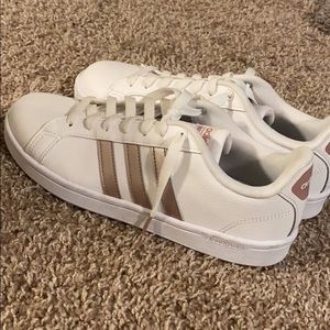 Adidas On-Cloud Women’s Sneakers Rose Gold